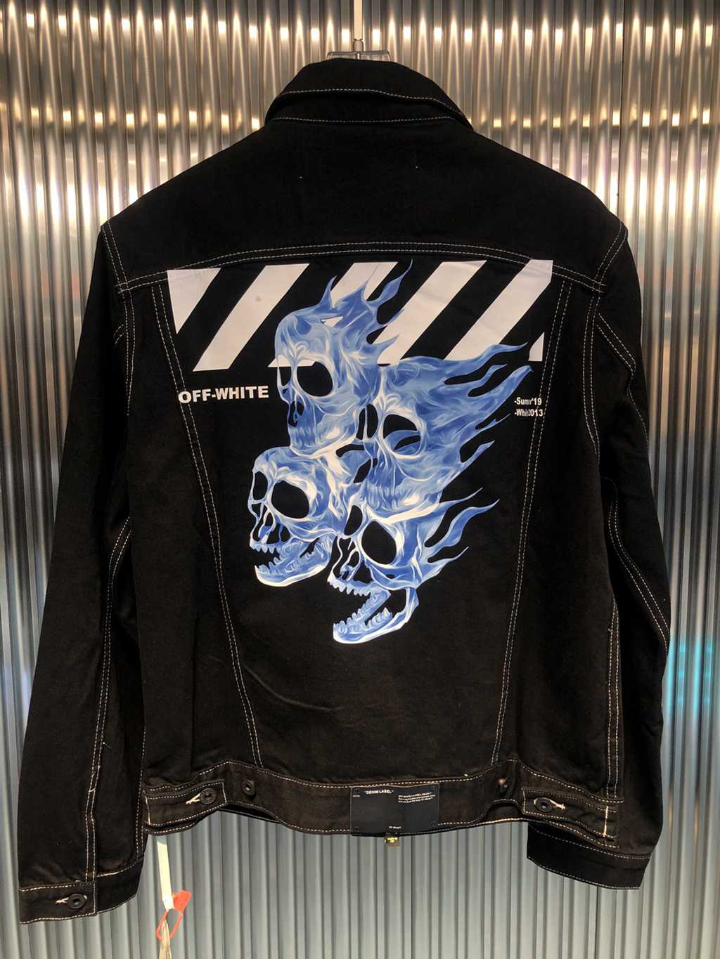 OFF WHITE